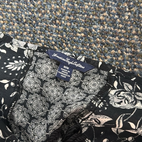 American eagle sheer top M // 072216 - Picture 2 of 2